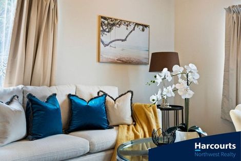 Photo of property in 1/729 Swanson Road, Swanson, Auckland, 0612