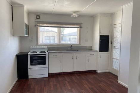 Photo of property in 27 Collins Road, Melville, Hamilton, 3206
