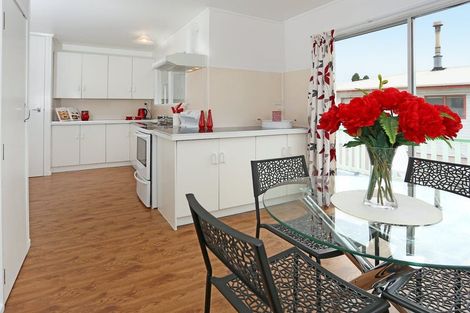 Photo of property in 17 Statesman Street, Henderson, Auckland, 0612