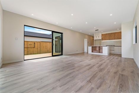 Photo of property in 40 Whakairo Crescent, Gulf Harbour, 0930