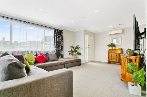 Photo of property in 13 Hewlett Road, Massey, Auckland, 0614