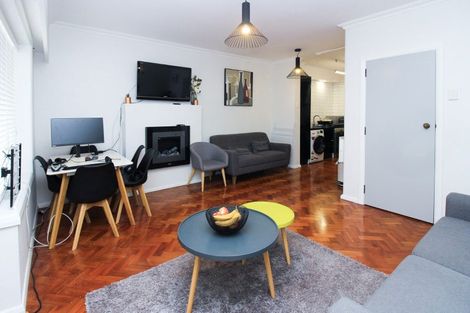 Photo of property in Rehutai Flats, 268u4 Oriental Parade, Oriental Bay, Wellington, 6011