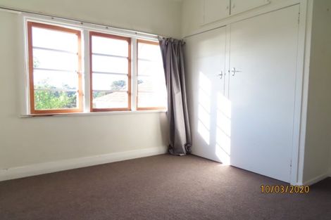 Photo of property in 71 Garden Road, Northland, Wellington, 6012