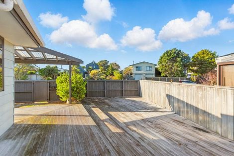 Photo of property in 30 Eruini Street, Waikanae Beach, Waikanae, 5036