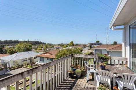 Photo of property in 24 Halloran Place, Massey, Auckland, 0614