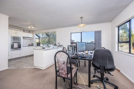 Photo of property in 6 Milwaukee Place, Glendene, Auckland, 0602