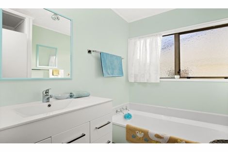 Photo of property in 11 Lina Place, Waiuku, 2123