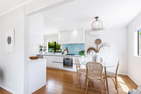 Photo of property in 2/12 Neil Avenue, Te Atatu Peninsula, Auckland, 0610