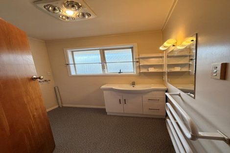 Photo of property in 33 Acacia Avenue, Upper Riccarton, Christchurch, 8041