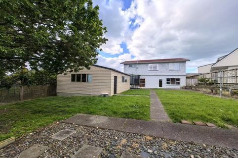 Photo of property in 18 Paisley Street, Mellons Bay, Auckland, 2014
