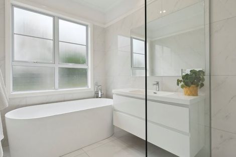 Photo of property in 27 Almond Grove, Greenhithe, Auckland, 0632