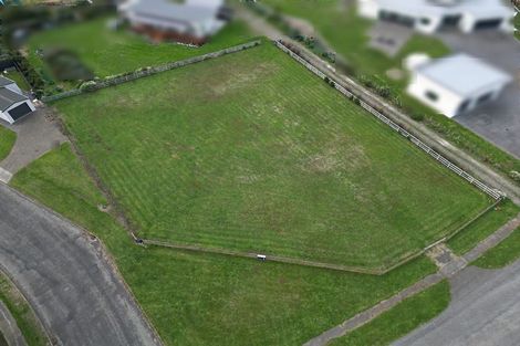 Photo of property in 2 Nicolas Place, Foxton Beach, Foxton, 4815