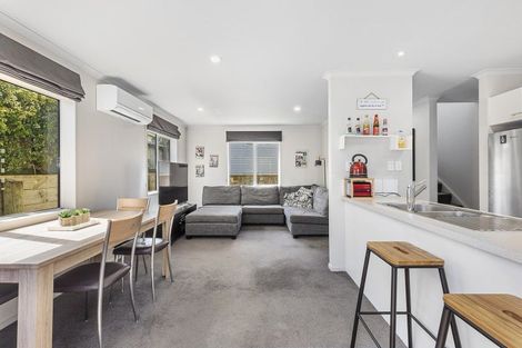 Photo of property in 16u7 Black Rock Road, Newlands, Wellington, 6037