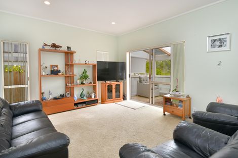 Photo of property in 14 Nickell Place, Orewa, 0931