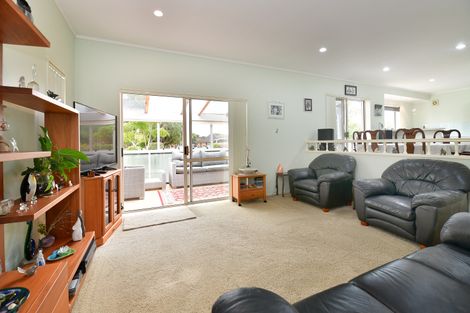 Photo of property in 14 Nickell Place, Orewa, 0931