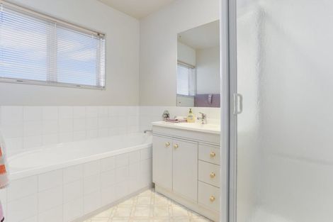 Photo of property in 30 The Grove, Red Beach, 0932