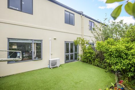 Photo of property in 3/2 Sunnydale Place, Oteha, Auckland, 0632