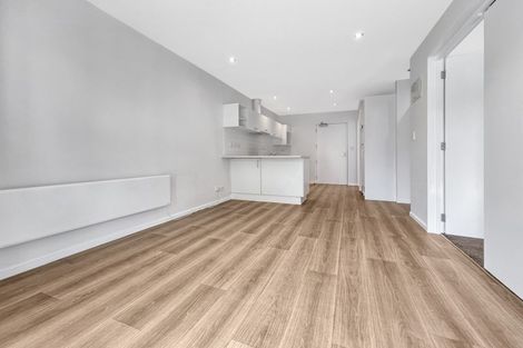 Photo of property in 3a/71 Spencer Road, Oteha, Auckland, 0632