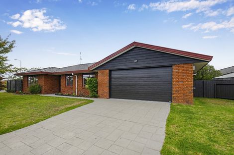 Photo of property in 4 Glen Loch Place, Paraparaumu, 5032