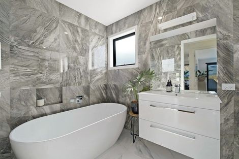 Photo of property in 35 Minaret Ridge, Wanaka, 9305