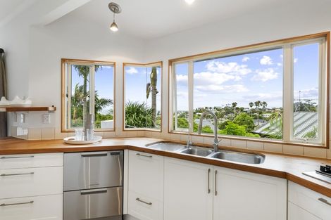 Photo of property in 71 William Bayes Place, Red Beach, 0932
