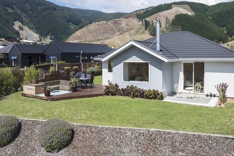 Photo of property in 40 Huntaway Close, Stoke, Nelson, 7011