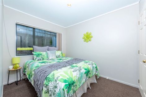 Photo of property in 30 Ginders Drive, Massey, Auckland, 0614