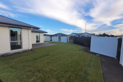Photo of property in 1 Mccahon Drive, Rangiora, 7400