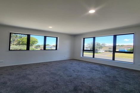 Photo of property in 10 Benton Place, Manurewa, Auckland, 2102