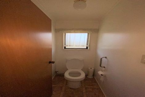 Photo of property in 1/64 Aviemore Drive, Highland Park, Auckland, 2010