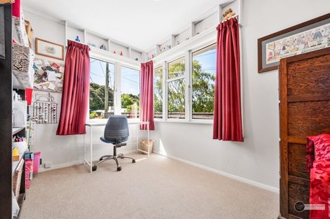 Photo of property in 11 Pinehaven Road, Pinehaven, Upper Hutt, 5019