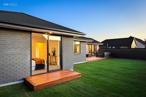 Photo of property in 6 Oakville Close, Rangiora, 7400