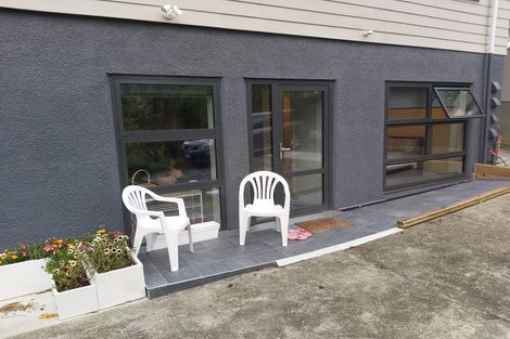 Photo of property in 32 Melrose Road, Island Bay, Wellington, 6023