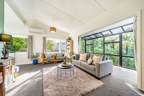 Photo of property in 54 Poto Road, Normandale, Lower Hutt, 5010