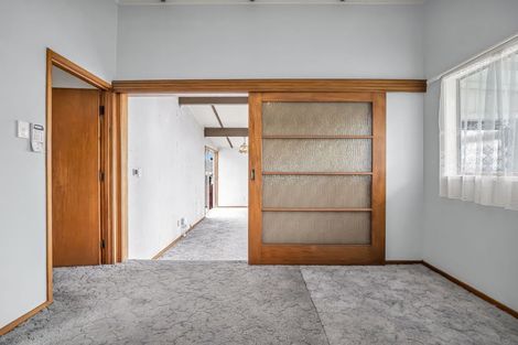 Photo of property in 28 Eyre Street, Henderson, Auckland, 0612