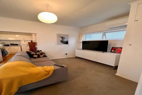 Photo of property in 118 Lyall Parade, Lyall Bay, Wellington, 6022