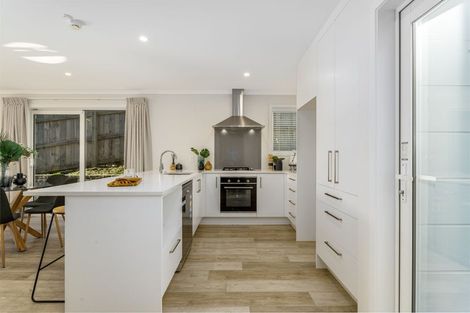 Photo of property in 115a Queen Charlotte Drive, Aotea, Porirua, 5024