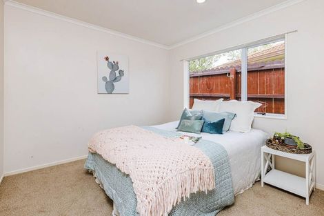Photo of property in 15 Newinn Crescent, East Tamaki Heights, Auckland, 2016