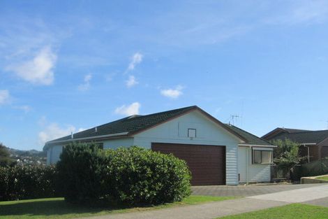 Photo of property in 40 James Cook Drive, Whitby, Porirua, 5024