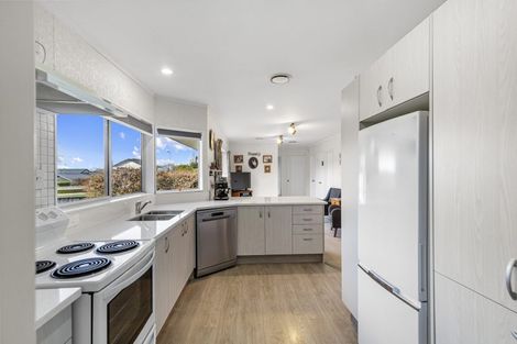 Photo of property in 64 Sunnyhills Avenue, Glenview, Hamilton, 3206