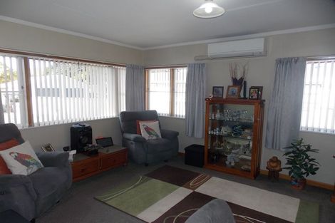 Photo of property in 16 Ongo Road, Hunterville, 4730