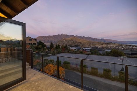 Photo of property in 1 Goldleaf Hill, Queenstown, 9300