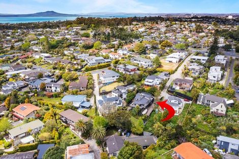 Photo of property in 1/283 East Coast Road, Mairangi Bay, Auckland, 0630