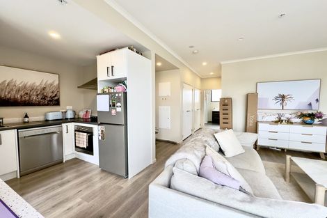 Photo of property in 3/20 Kerewhenua Crescent, Hobsonville, 0616