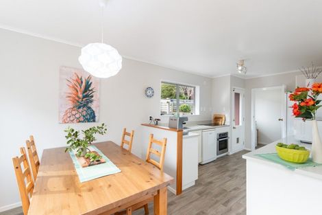 Photo of property in 71 Blue Mountains Road, Pinehaven, Upper Hutt, 5019