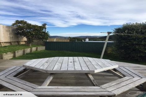 Photo of property in 26 Lyndfield Lane, Newlands, Wellington, 6037