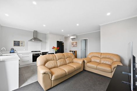 Photo of property in 18 Faber Place, Rototuna North, Hamilton, 3210