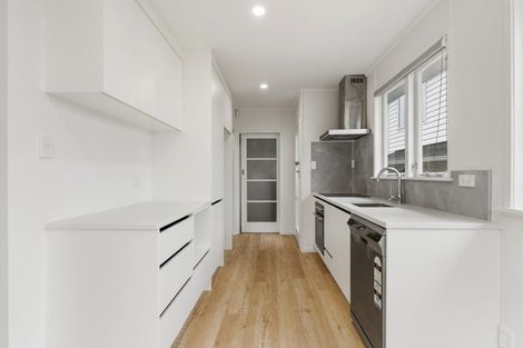 Photo of property in 19 Minaret Drive, Bucklands Beach, Auckland, 2014