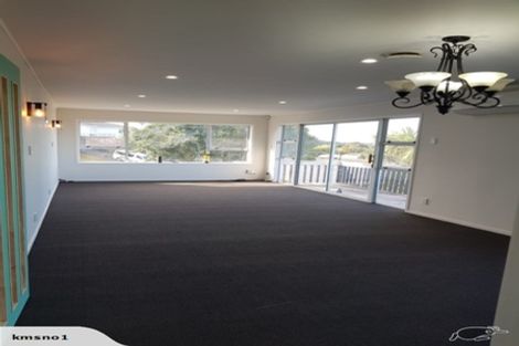 Photo of property in 22 Hartley Terrace, Massey, Auckland, 0614