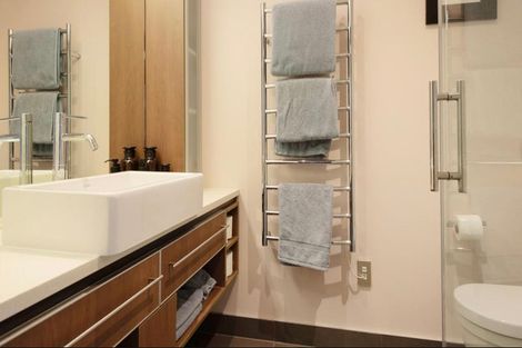 Photo of property in Patent 326 Apartments, 404s/326 Evans Bay Parade, Hataitai, Wellington, 6021